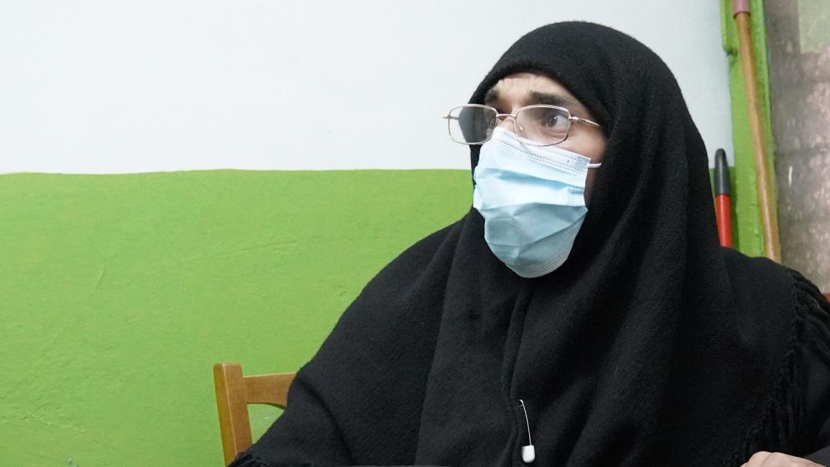 barbat-deghizat-in-maicuta-prins-la-cersit_61161500