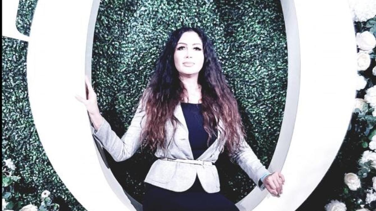 raluca-andreea-andrei--invitata-la-mi-th-influencer--emisiunea-realizata-de-mirela-vescan-si-thea-haimovitz-la-dc-news-si-spectacola---video_09078100