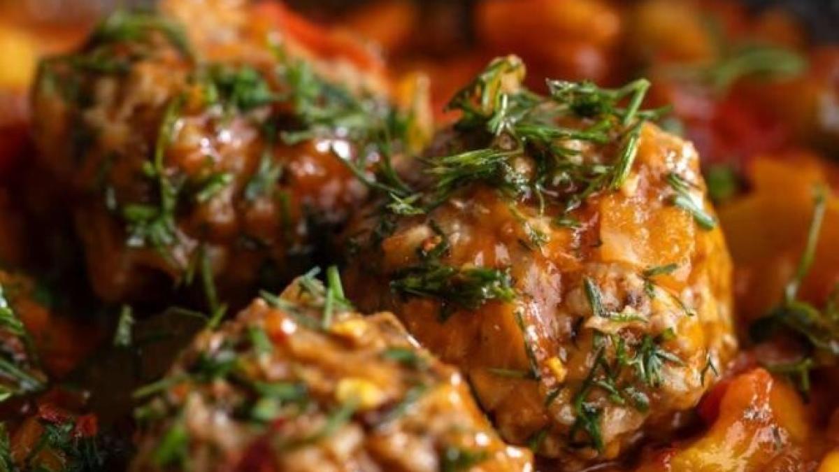 gospodinele-cu-experienta-adauga-un-ingredient-secret-in-carnea-tocata-pentru-chiftele_89848700
