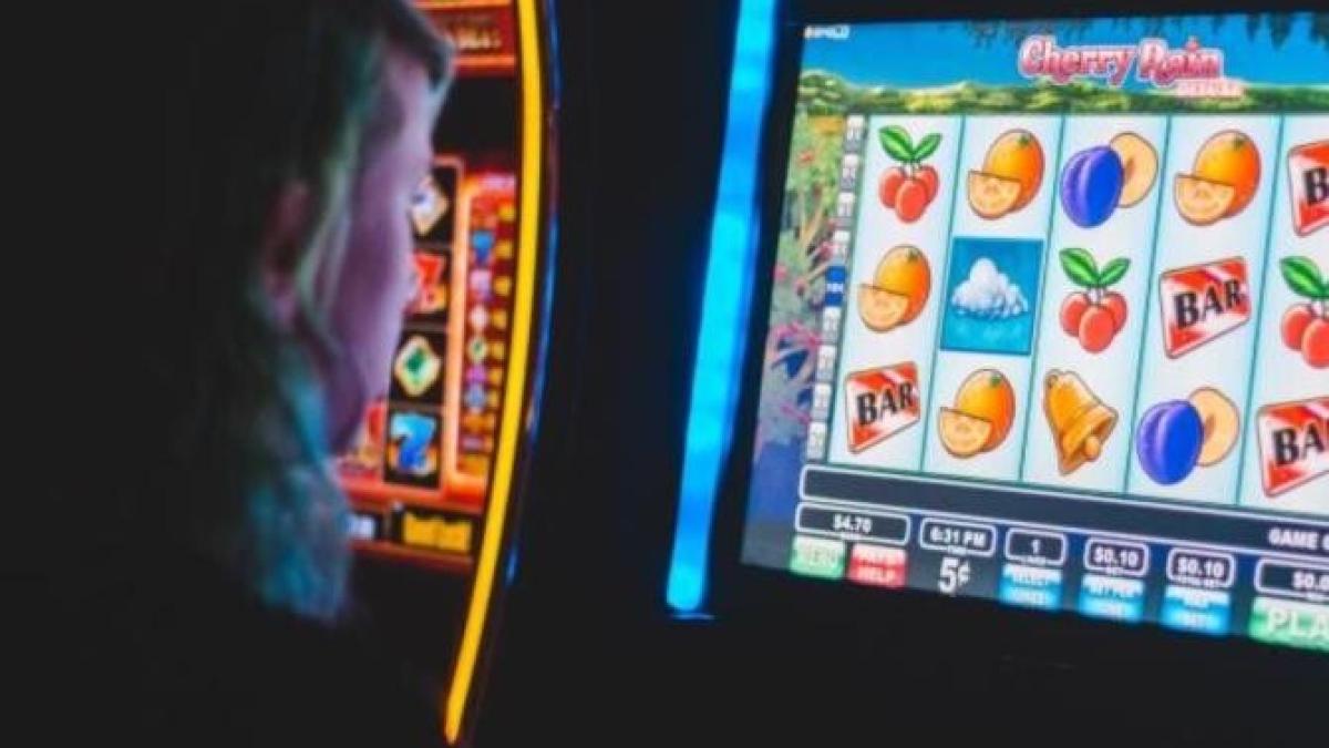 senatorii-au-decis--spatiile-destinate-jocurilor-de-noroc--interzise-pe-distanta-de-300-de-metri-fata-de-scoli_60104300