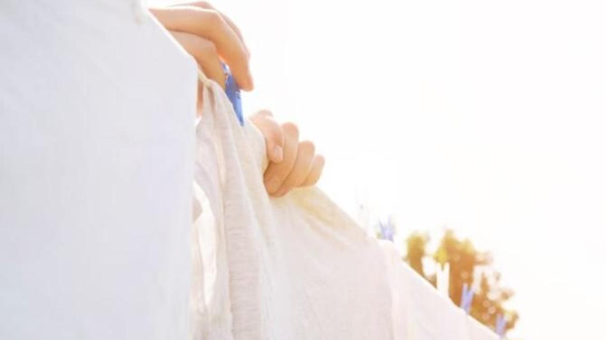 hainele-albe-isi-vor-recapata-stralucirea-si-culoarea--datorita-unui-truc--cunoscut-de-putine-gospodine_86611900