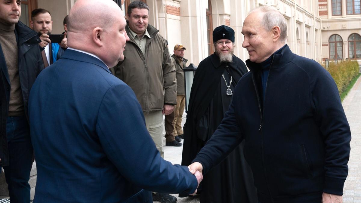 vladimir-putin--vizita-in-mariupol--ministerul-apararii-al-ucrainei-criminalii-revin-intotdeauna-la-locurile-crimelor-lor_89399900