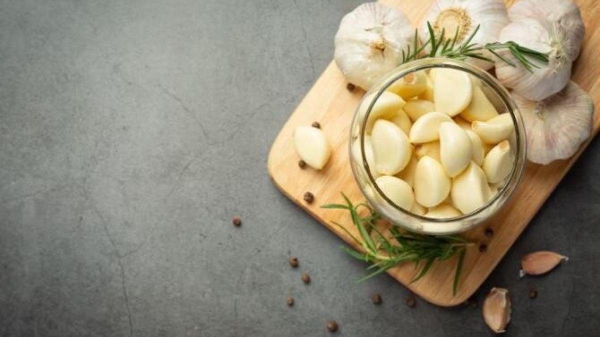 aioli--cel-mai-delicios-sos-de-usturoi--o-reteta-din-bucataria-spaniola_74813700