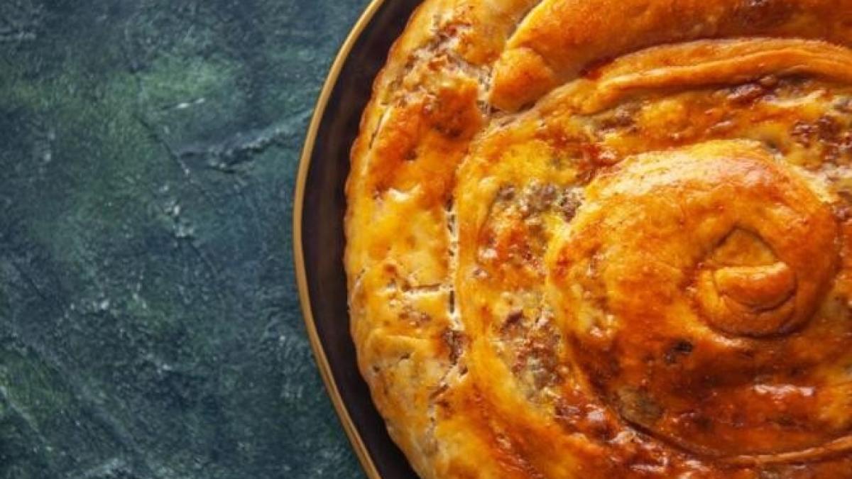 placinta-umpluta-cu-peste--potrivita-pentru-o-cina-in-familie_61599500