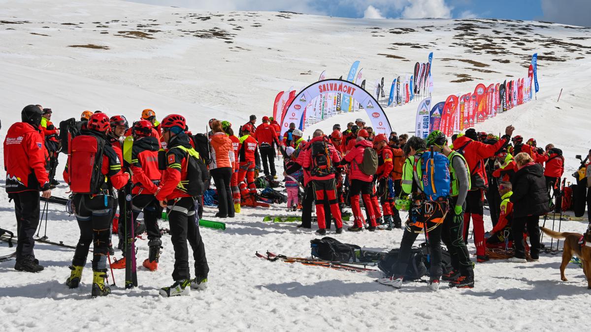 international-mountain-rescue-race--cea-mai-mare-intrunire-profesionala-internationala-a-salvatorilor-montani-1_81528200