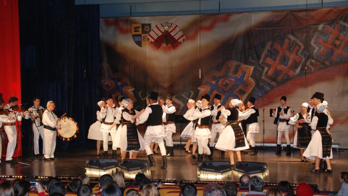 ansamblul_folcloric_prc-e2prc-80prc-9esomeprc-c8prc-99ul_napocaprc-e2prc-80prc-9d2_65149500