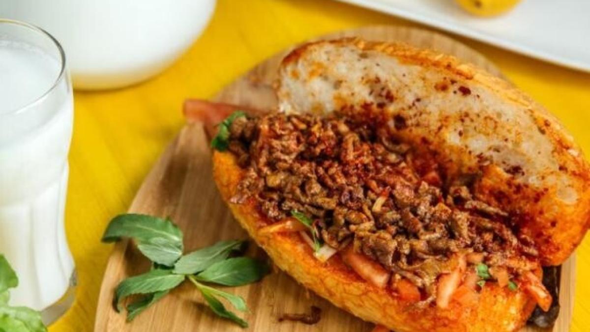 sandvisuri-calde-cu-carne-tocata--gatite-in-cuptor_94107200