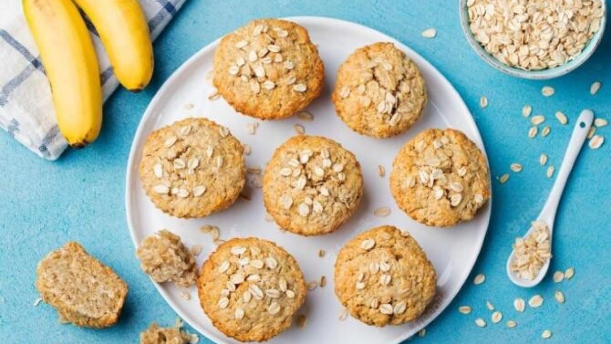 biscuiti-cu-banane-si-nuci--cu-un-minim-de-calorii--reteta-este-simpla_71936800