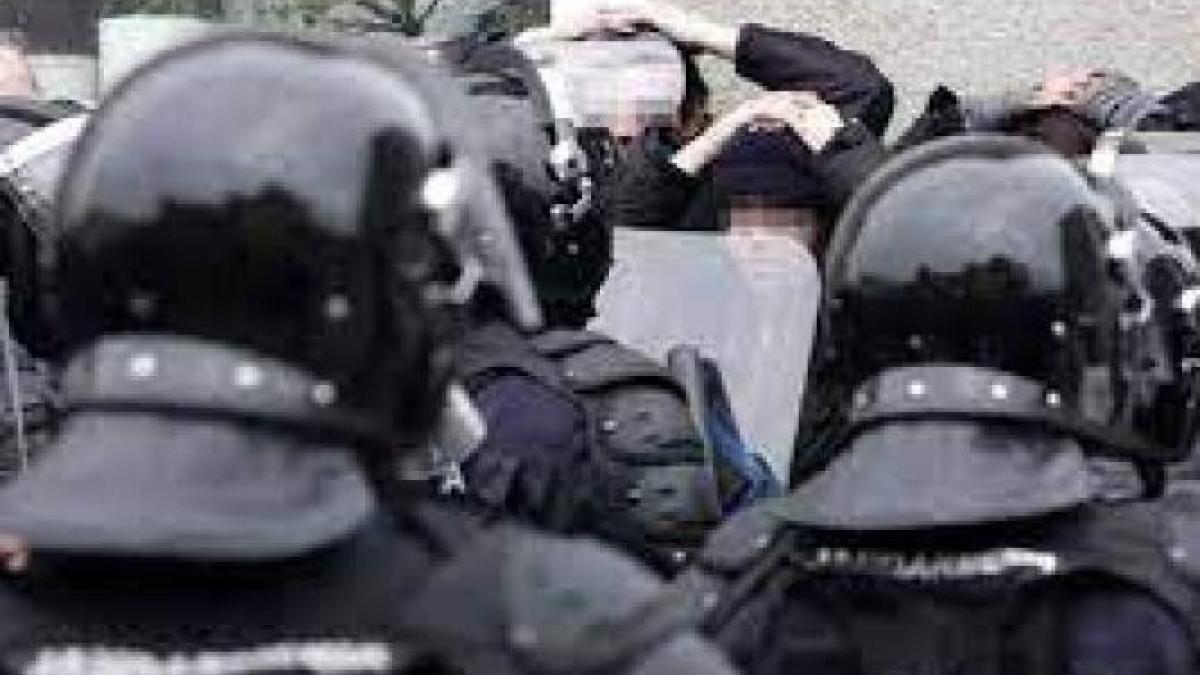 perchezitii_78925700