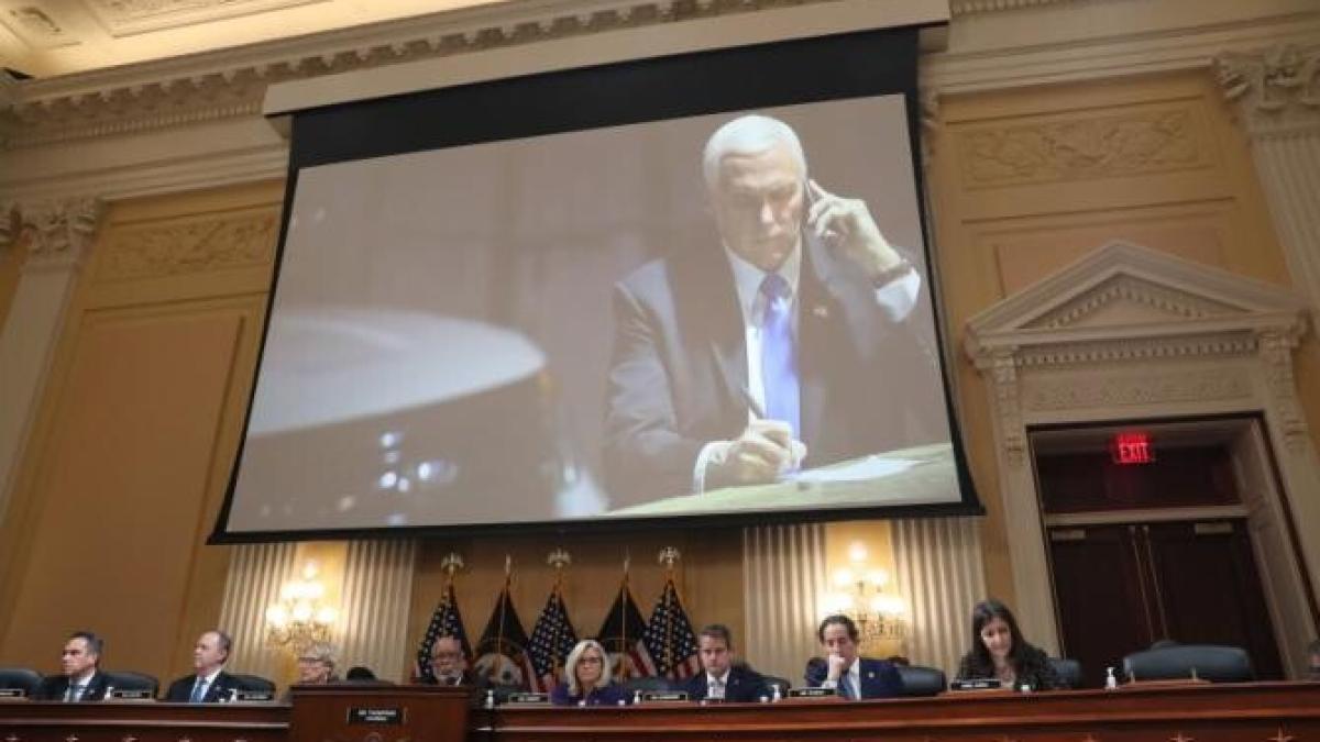 mike_pence_vp_sua_fbi_ager_97999500