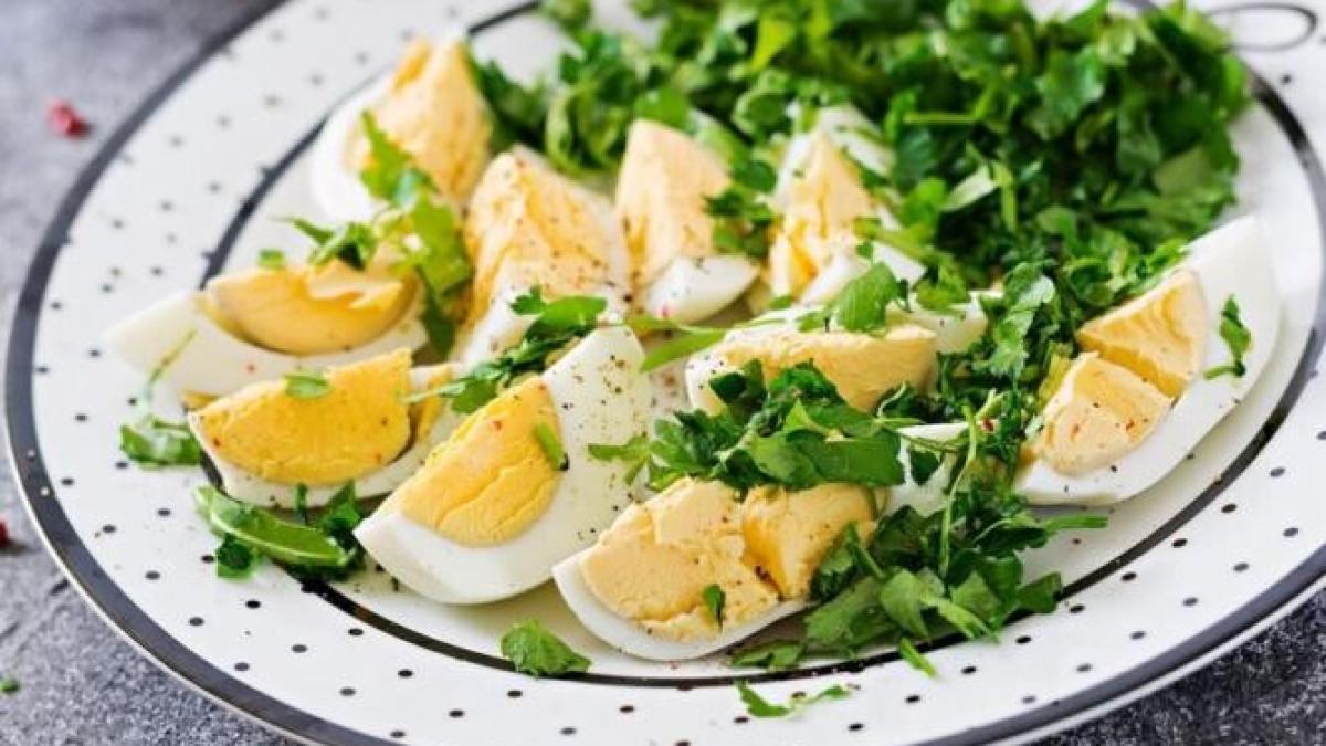 salata-cu-spanac--oua-si-un-ingredient-secret--nu-rata-reteta_88389900