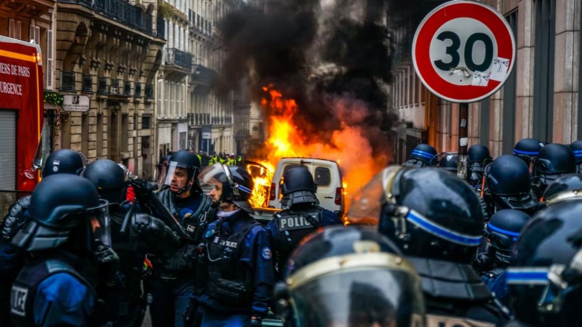 protest-paris_53837500