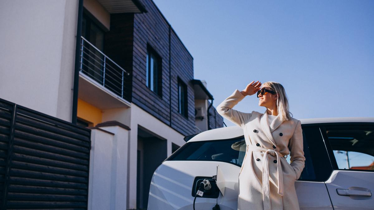 incarcare-masina-de-la-soare_66897000