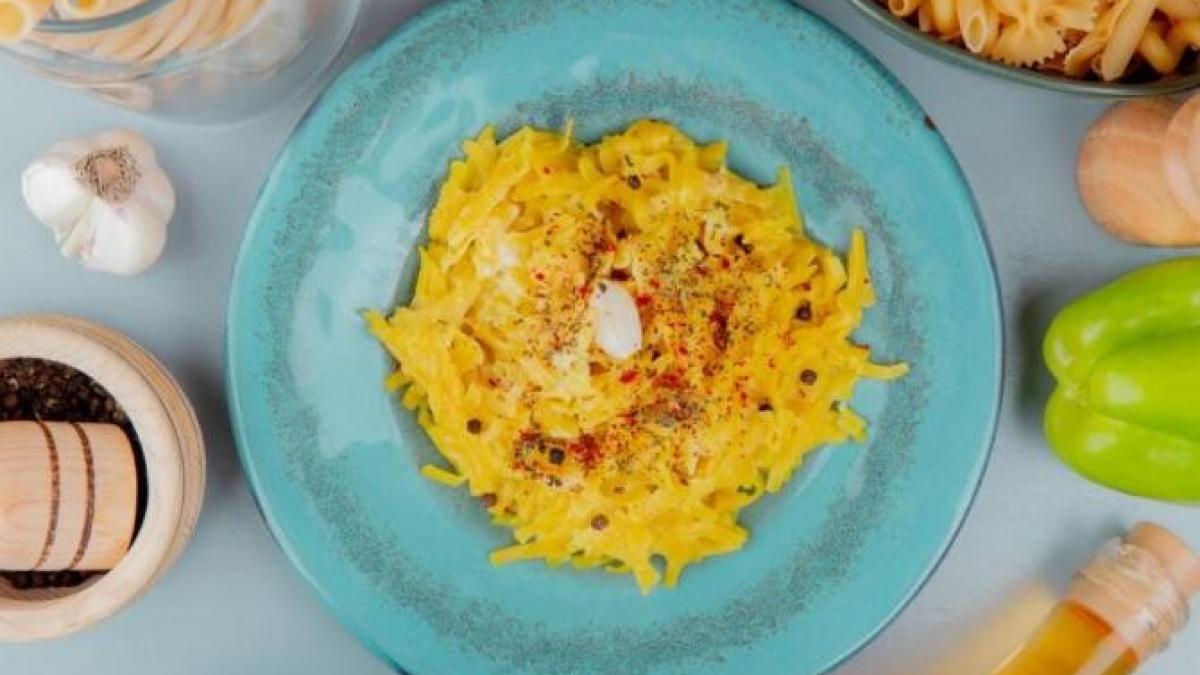 omleta-cu-spaghete--sunca-si-mazare--reteta-unui-preparat-interesant_87122000