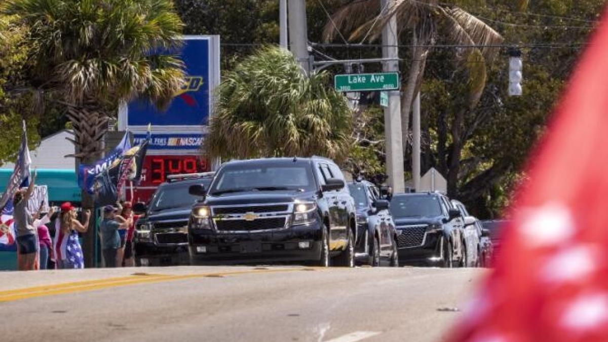 donald-trump-a-parasit-resedinta-sa-din-mar-a-lago--se-afla-in-drum-spre-new-york--unde-este-asteptat-in-fata-instantei_15529500