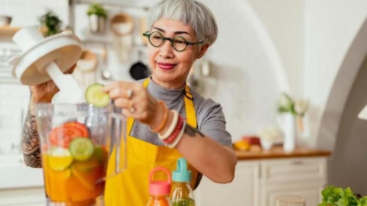 ai-peste-40-de-ani--consuma-zilnic-cinci-bauturi-si-vei-fi-sanatoasa_80591400