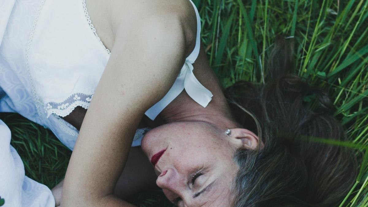 badanta-romanca-din-italia--jignita-si-abandonata-pe-strada--dupa-ce-i-s-a-facut-rau-la-munca--angentia-de-recrutare-a-mintit-o_50500300