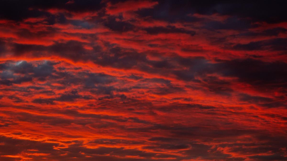 nor-rosu-asemenator-cu-ozn-italia_05129300