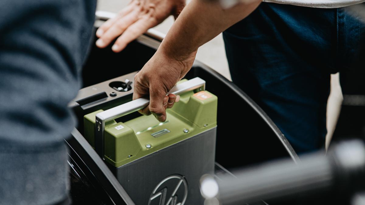 fabrica-de-baterii-la-galati-lucian-georgescu_93495900