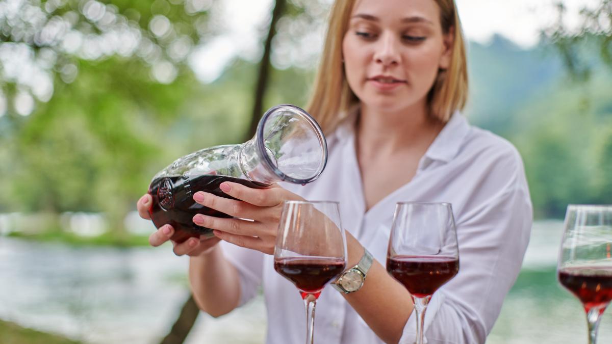 consumul-de-vin-a-scazut_80503600