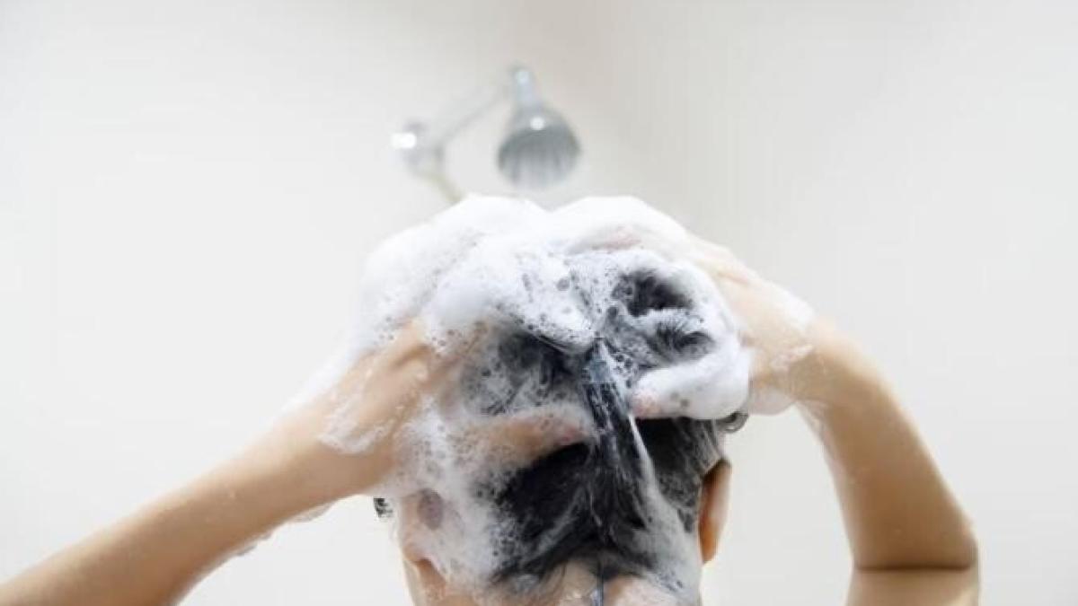 cum-sa-ti-speli-parul-fara-a-folosi-sampon--metoda-de-ingrijire--potrivita-pentru-parul-grav-deteriorat_26720200