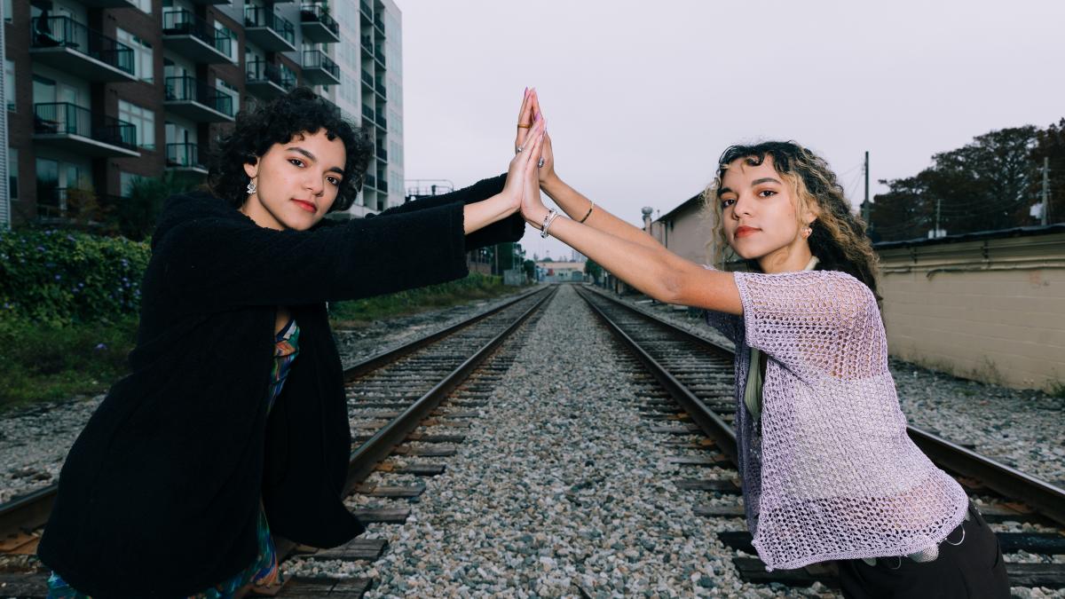 twin-stranger_72562100