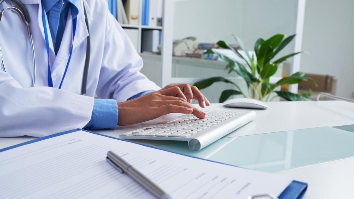 dr--gindrovel-dumitra--coordonator-al-grupului-de-vaccinologie-din-cadrul-snmf_91697200