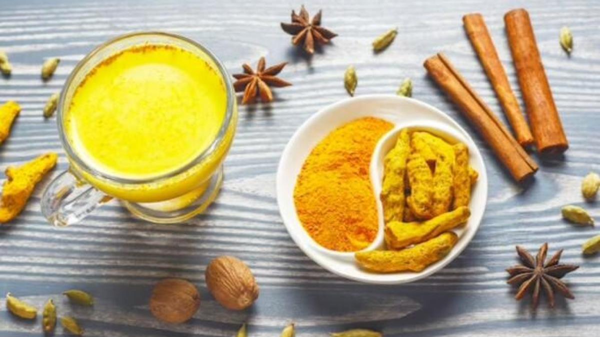 bea-dimineata-apa-calda-cu-turmeric--daca-vrei-sa-slabesti--bautura-aduce-zeci-de-beneficii-organismului_17976200