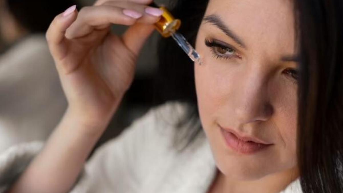 uleiuri-esentiale-naturale-care-mentin-pielea-tanara-si-sanatoasa_58315400