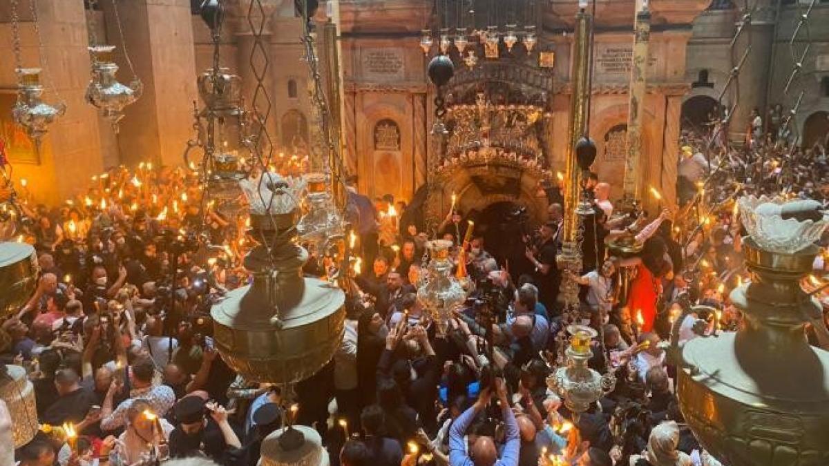s-a-aprins-lumina-sfanta-din-ierusalim--video_20304300