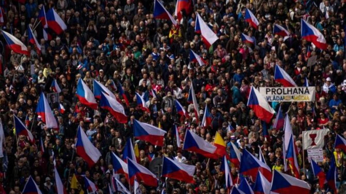 mii-de-protestatari-cer-guvernului-sa-plece-acasa--la-praga_59015000