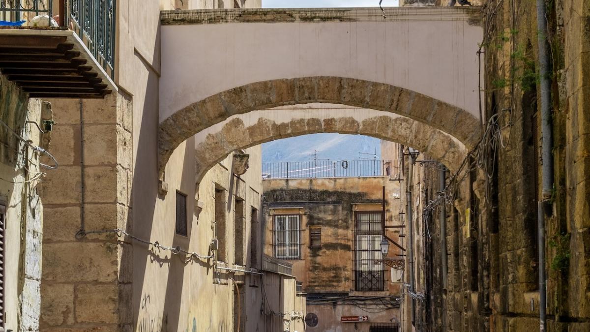 case-1-euro_46867700