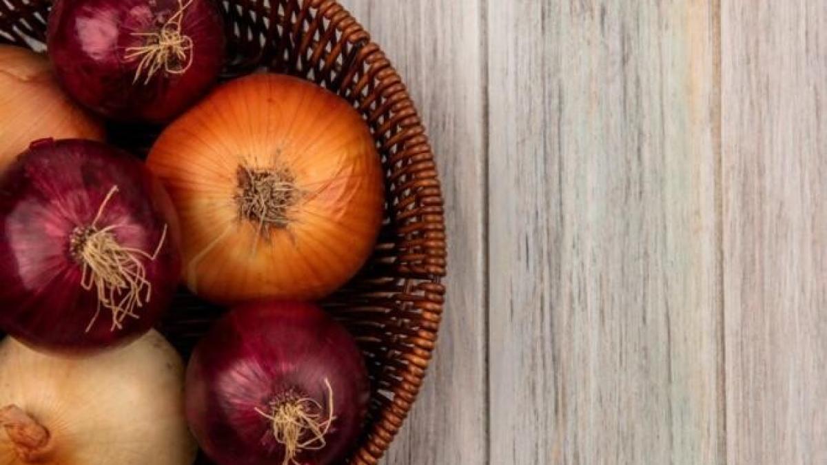 ceapa-umpluta-cu-orez--o-gustare-din-bucataria-iraniana_50548800