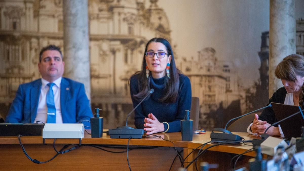 angajat-al-ambasadei-frantei--ranit-de-o-bucata-de-tencuiala-cazuta-de-pe-cinema-victoria--valcu--in-cazul-lui-clotilde-armand--situatia-e-clara--nu-stie-cum-sa-fuga-de-cultura_78218300