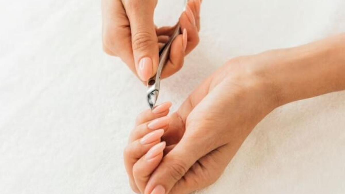 indeparteaza-gelul-de-pe-unghii-acasa--fara-acetona--iata-cateva-metode-simple_37594800