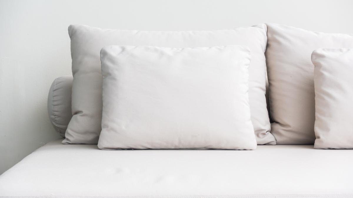 pillow-sofa_28837300