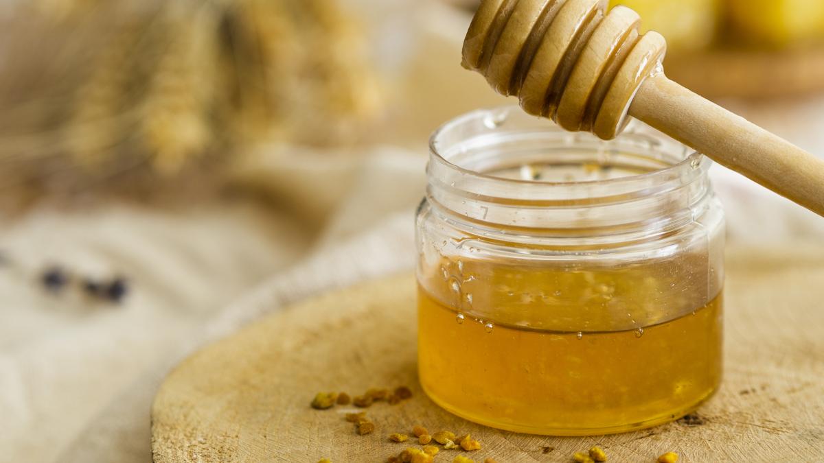 homemade-honey-jar-front-view_61749900