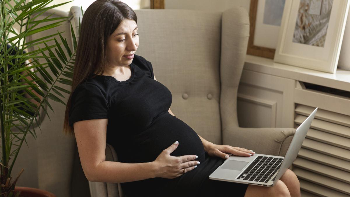 eleva-insarcinata-scoala-online_11451400