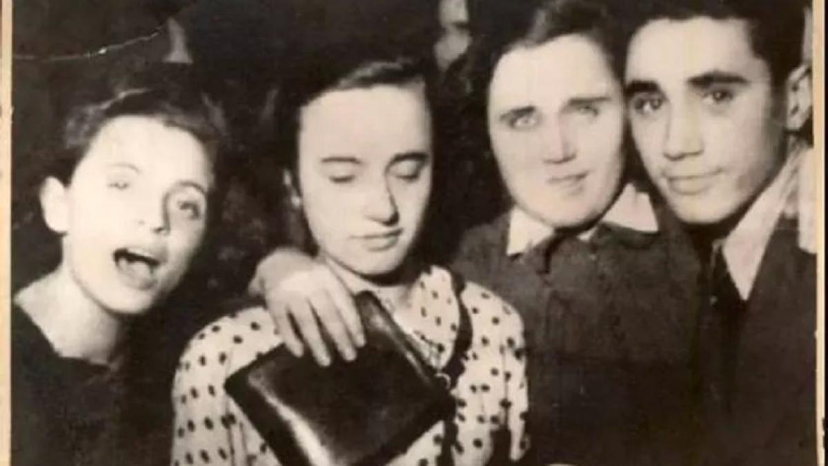 elena-ceausescu-si-fratii-ei-in-1939_68055900