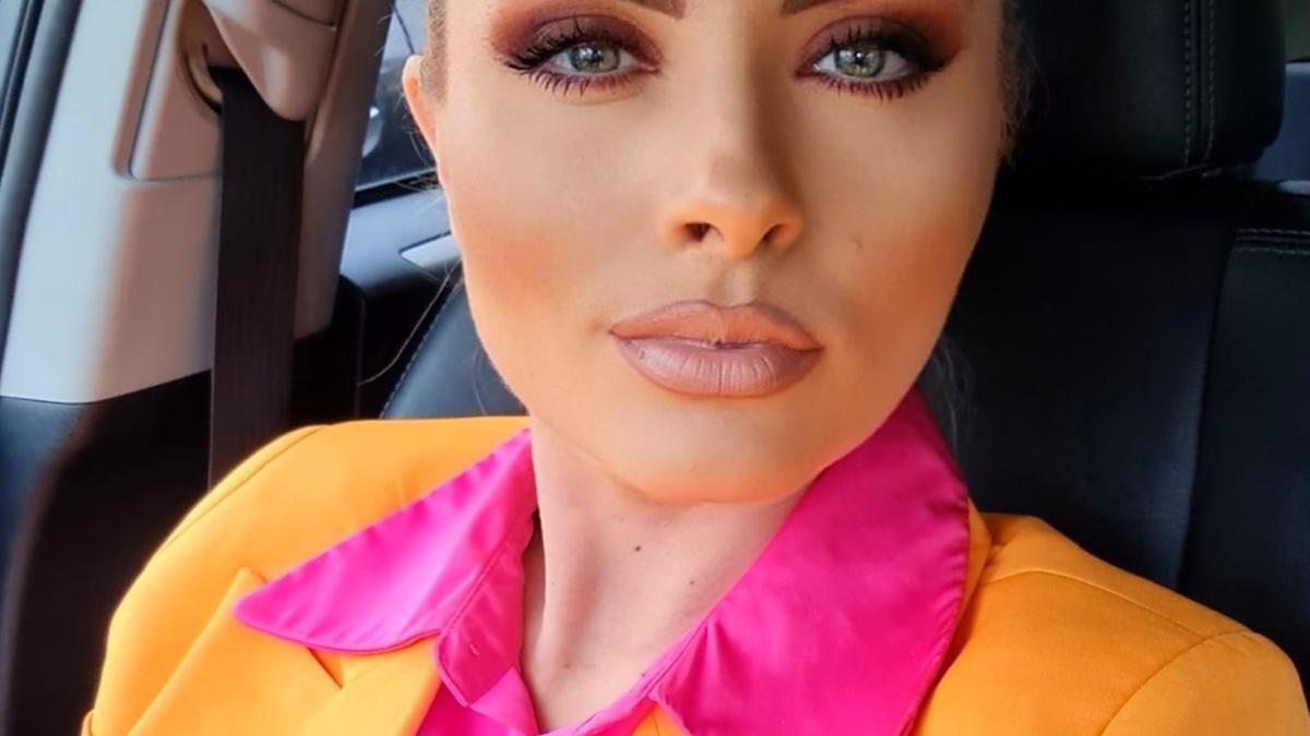 trending-youtube--iana-novac--dezamagita-de-topurile-muzicale-este-usturator--dureros--daca-ai-bani-existi---_14123000