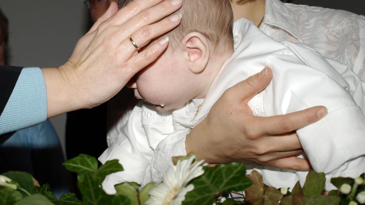 fetita-romanca--botezata-in-inchisoarea-din-italia-in-care-se-afla-mama-ei_19989800