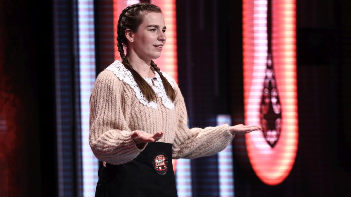 anastasia--concurent-la-chefi-la-cutite--greu-incercata-de-viata--si-a-pierdut-sotul-la-scurt-timp-dupa-casatorie-la-o-luna-dupa-decesul-sotului--am-nascut---1_10352900