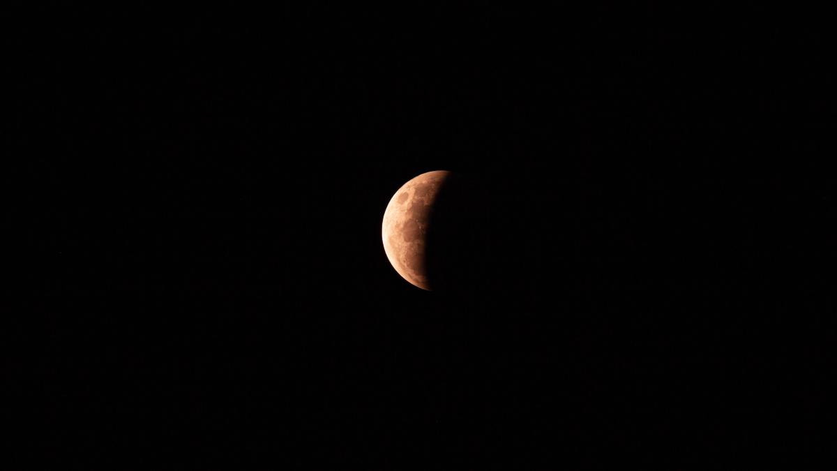 view-partial-lunar-eclipse-dark-sky_93609200