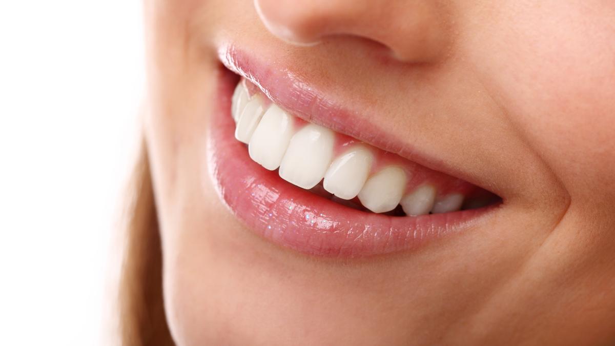 perfect-smile-with-white-teeth-closeup_80563900
