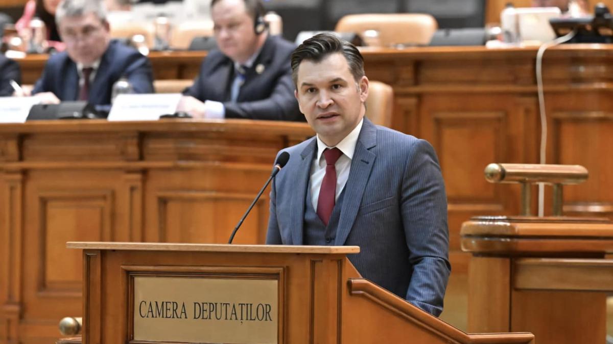 aur--scandal-in-parlament-si-proteste-violente-in-strada--ionut-stroe-s-a-gresit-deja--astazi--avem-victime--protestatarii-detin-gloante_61513600
