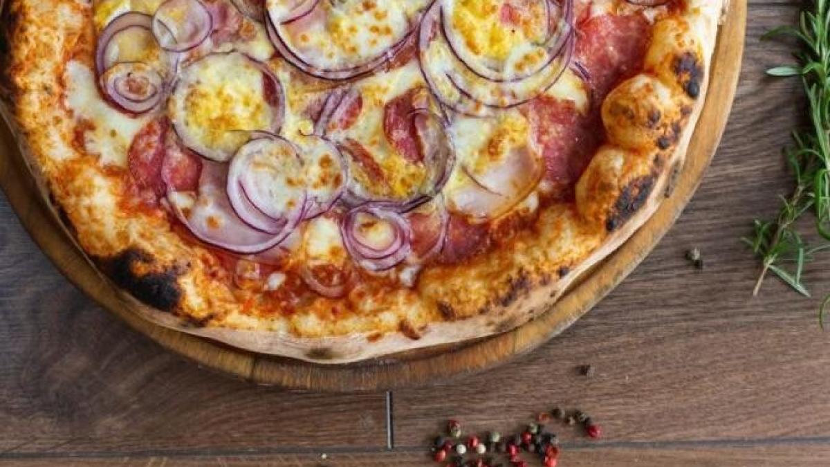 pizza-cu-bere-cu-ceapa--o-delicatesa-culinara--care-se-face-simplu_74887000