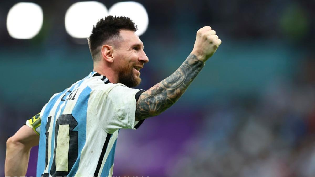 o-romanca-a-tinut-trofeul-pe-care-la-pirmit-messi_85561000