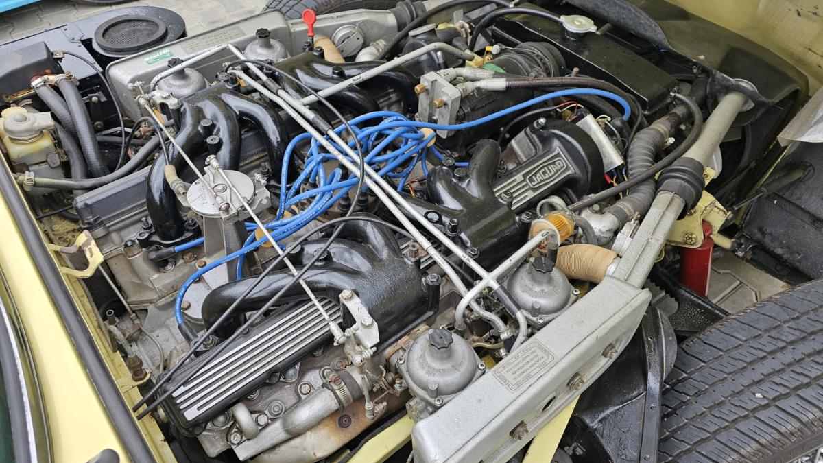 jaguar_e_type_ferrari_rar_5_69186000