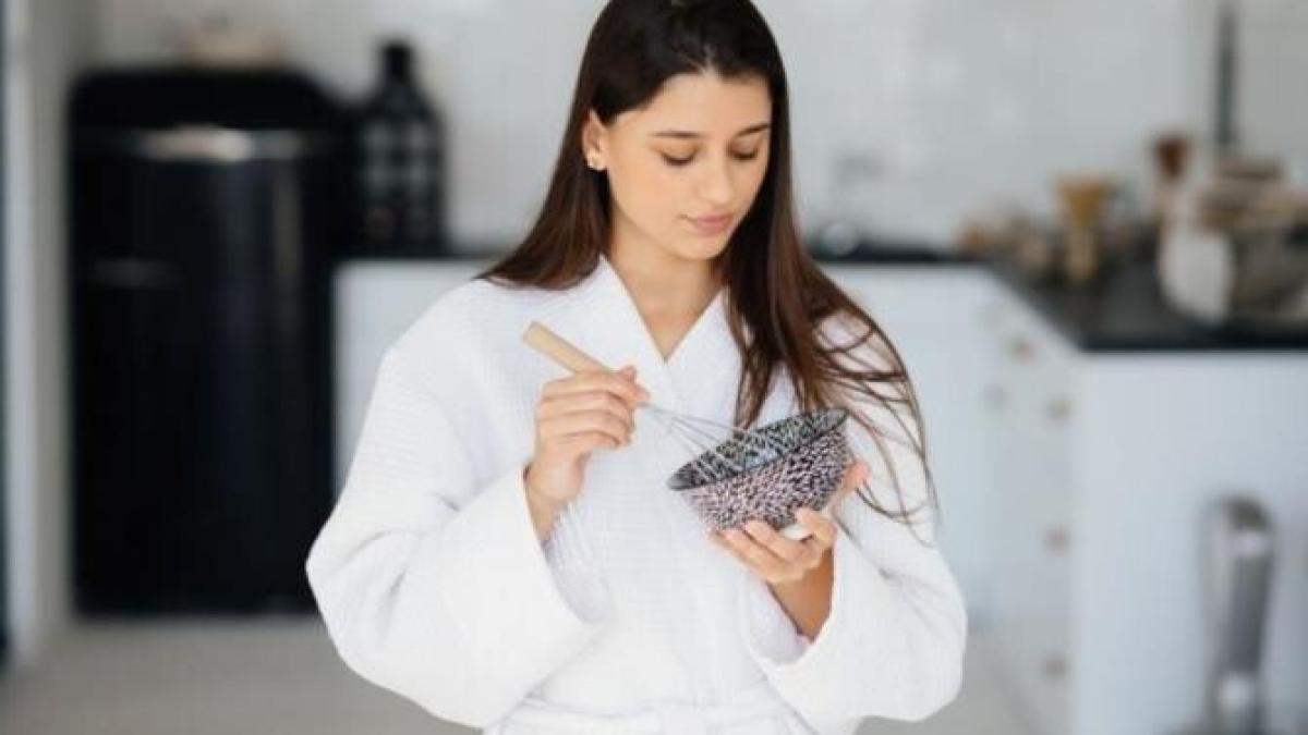 ceaiul-refacere-si-intareste-parul--afla-cum-se-face-masca-care-te-scapa-de-mareata_72774200