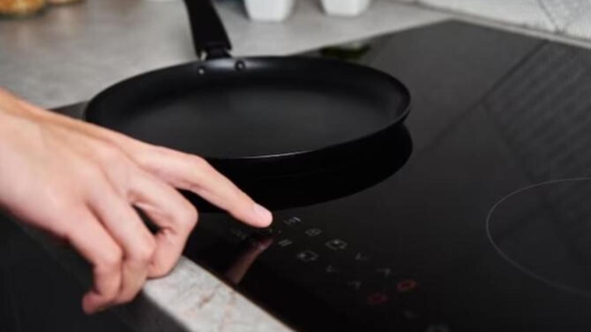 cum-se-curata-plita-cu-inductie--6-sfaturi-eficiente_23481100
